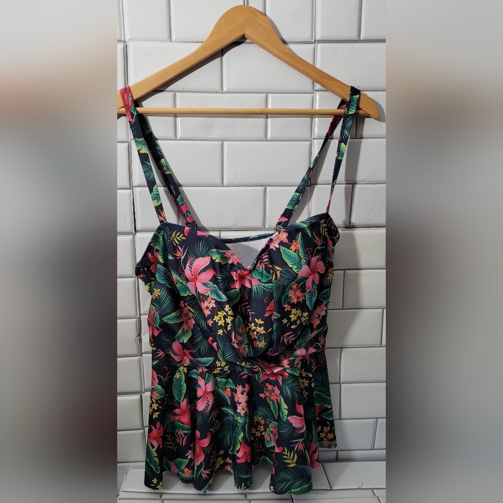 Simply Fit Ladies Gray Pink Floral Tropical Print Swim Top Scoop Neck Draped Fab